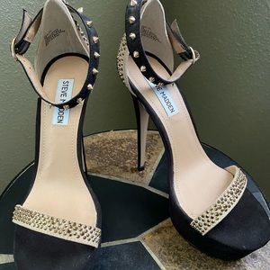 Steve Madden size 8 Black and Tan stilettos.